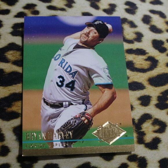 Bryan Harvey #493 Baseball Card - Picture 1 of 2